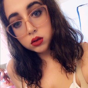 Meet your Posher, Marisol